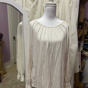 ‼️4/$20‼️ Grace Ivory Long Sleeve Tunic